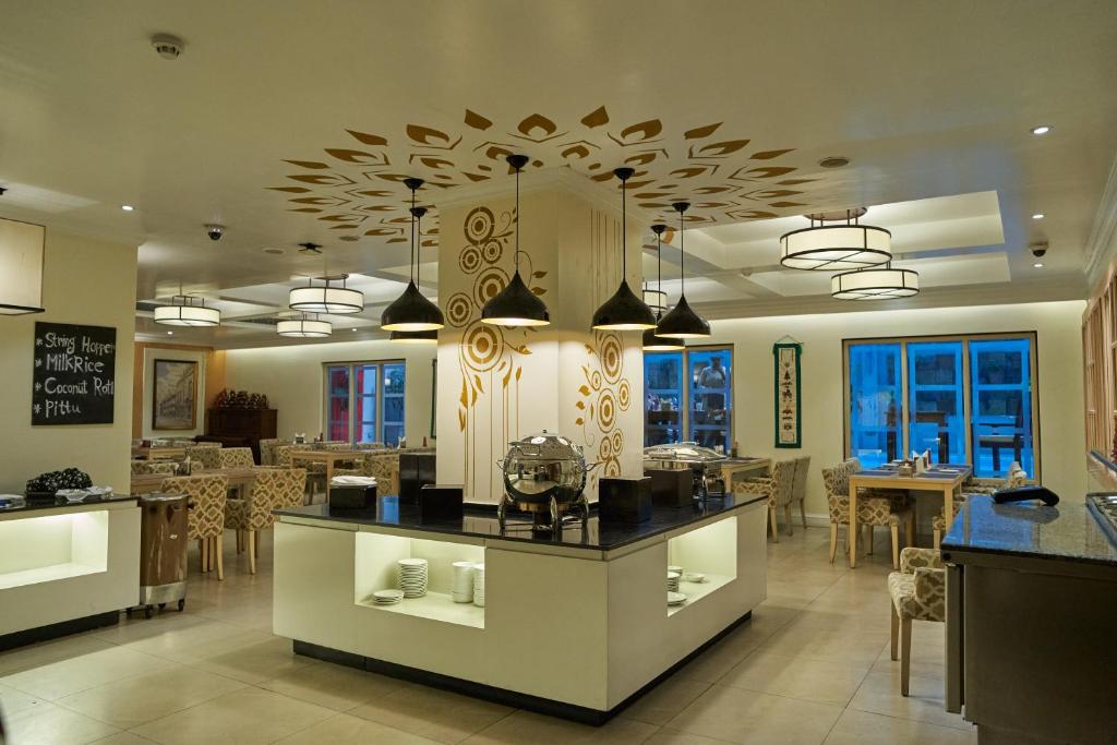 https://royalparkdhaka.com/wp-content/uploads/2025/05/restaurant-x.jpg